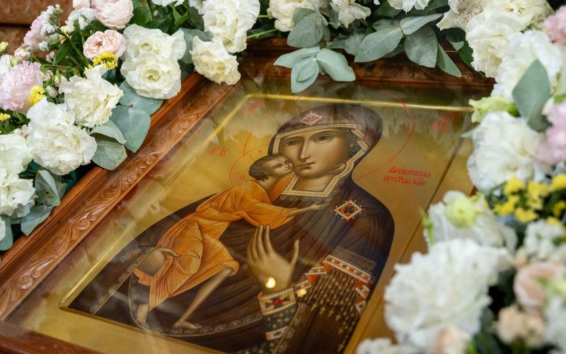 «Днесь бо явися нам пресветлое великое солнце…»
