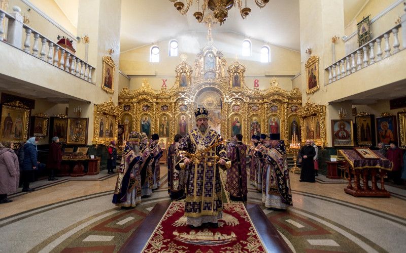 Глава Белгородской митрополии совершил Божественную литургию Преждеосвященных Даров