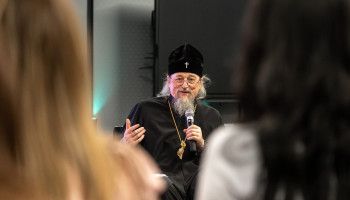 «Иначе станем чайками на помойке»: митрополит Иоанн призвал студентов не подменять культуру алгоритмами