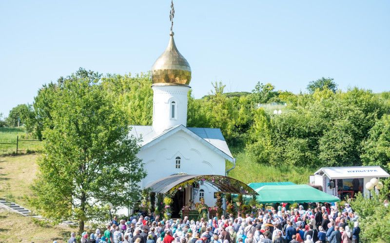 Пресвятая Троице, Боже наш, слава Тебе!