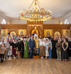«Без нас не будет величия Отечества»: в День молодёжи митрополит Иоанн совершил молебен и посвятил во чтецы семинаристов