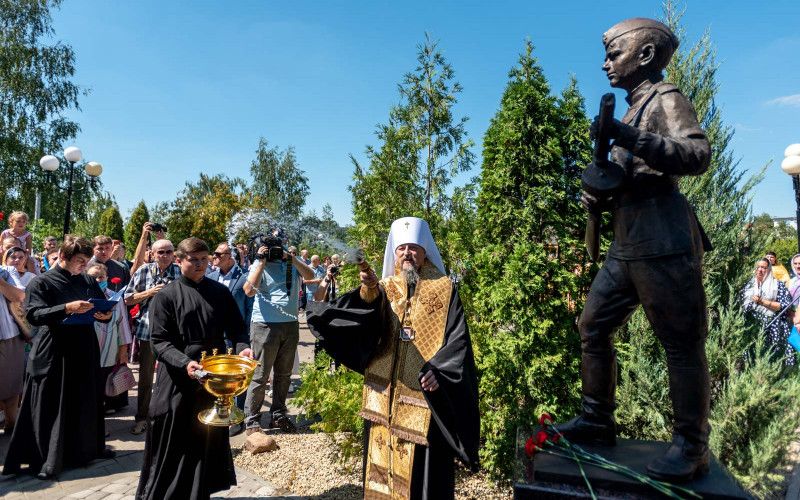 В Белгороде открыли памятник детям войны "Сын Полка"
