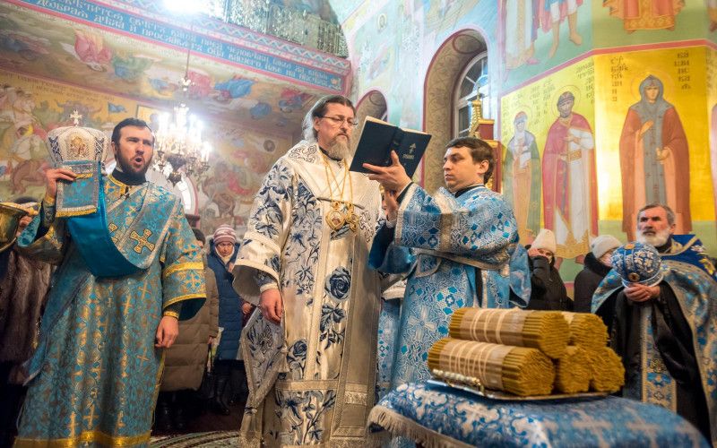 "Огради миром среди войн народ Твой и укрепи тех, кого Ты возлюбил, Единый Человеколюбец..." (Кондак праздника)