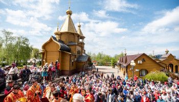 «Пленников освободитель и нищих покровитель, немощных врач…»