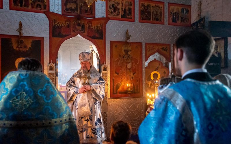 «Священное сокровище славы Божией, в сей день вводится в дом Господень…»