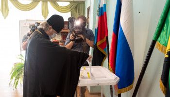 Митрополит Иоанн принял участие в голосовании о внесении поправок в Основной закон страны