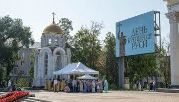 «Отеческое обольщение, идолов, как пустое, ты отверг и Христа, истинного Бога всех, Царя и Благодетеля познал…»