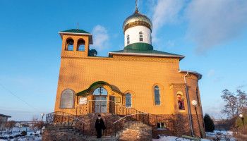 В канун праздника Сретения митрополит Иоанн посетил село Лапыгино