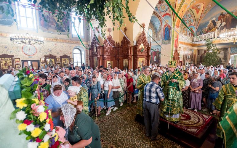В канун Пятидесятницы митрополит Иоанн посетил кафедральный собор Алексеевки