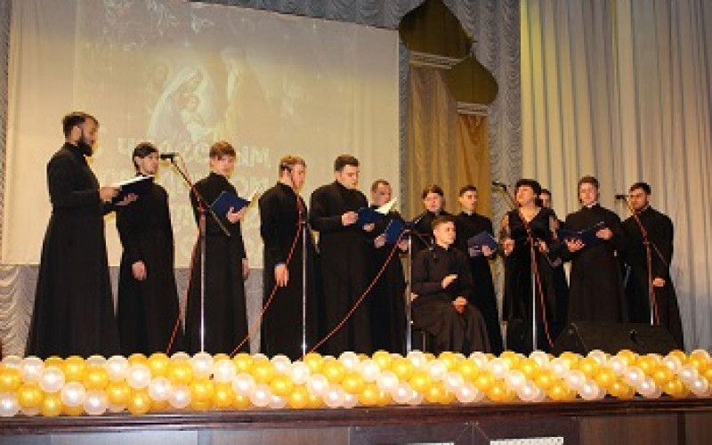 Хор студентов Белгородской семинарии выступил Новооскольском центре культурного развития