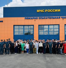 Ветераны пожарной охраны почтили память героев и посетили святыни в преддверии Дня России