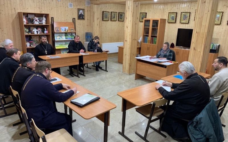 Священнослужители Чернянского благочиния прошли курсы подготовки по пожарной безопасности.