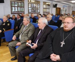 Ветераны уголовно-исполнительной системы удостоены наград Белгородской митрополии