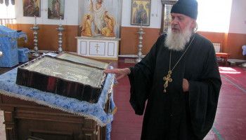 Трудиться не грех. Отец Фёдор Чайка – о восстановлении храма в Уразово