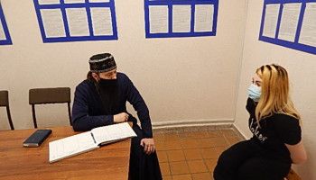 Священнослужители проводят беседы по профилактике суицида с осужденными исправительных учреждений региона