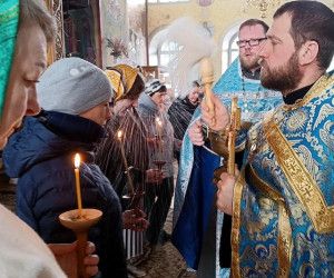 В Успенском храме Нового Оскола отслужен молебен для семей участников СВО