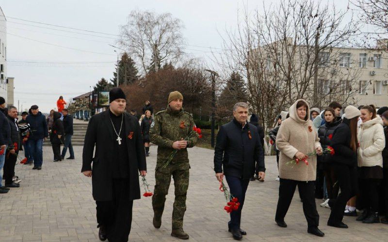 Жители Чернянского округа почтили память земляков в День Героев Отечества