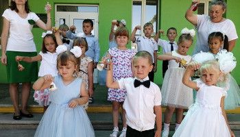 "И над российскою землёю крест православный воссиял..."