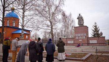 Литию в память погибших воинов совершили в Долгой Поляне