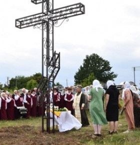 Жители хутора Яблоново установили на въезде в свой населённый пункт поклонный крест