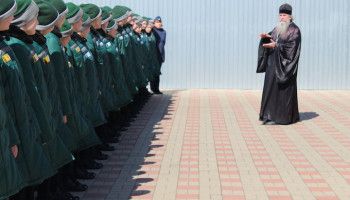 Благодатный огонь привезен в Новооскольскую исправительную колонию