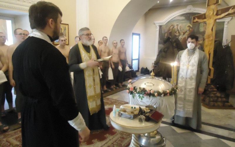 В преддверии праздника Дня защитника Отечества в Спасо-Преображенском кафедральном соборе состоялось Крещение курсантов Учебного Центра ВКС
