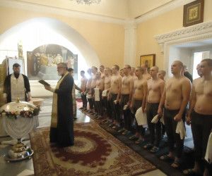 В преддверии праздника Дня защитника Отечества в Спасо-Преображенском кафедральном соборе состоялось Крещение курсантов Учебного Центра ВКС