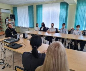 В Новом Осколе прошла встреча учеников школы №1 со священником