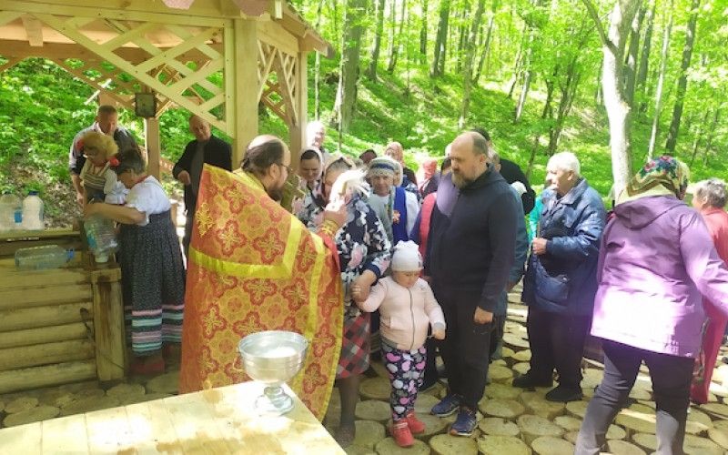 Ежегодный водосвятный молебен на источнике-колодце совершили вблизи села Киселевка.