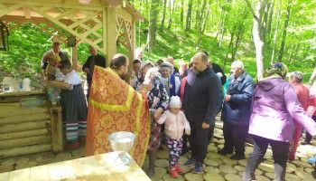 Ежегодный водосвятный молебен на источнике-колодце совершили вблизи села Киселевка.