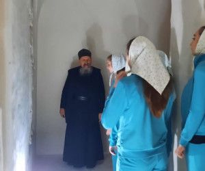 Воспитанницы и сотрудники Новооскольской колонии для несовершеннолетних посетили Холковский  монастырь