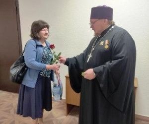 Сотрудниц аппарата УФСИН поздравили с днем жен-мироносиц