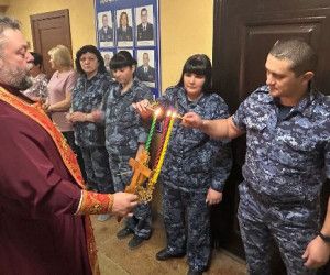 Благодатный огонь от гроба Господня в Иерусалиме доставлен в УФСИН России по Белгородской области
