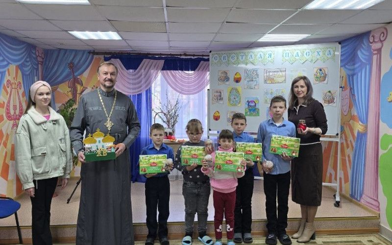 Благодатный огонь доставлен в центр социальной помощи семьи и детям «Семья» в поселке Чернянка