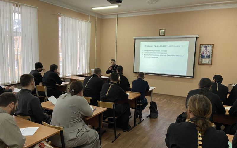 В Белгородской митрополии возобновили работу курсы повышения квалификации священнослужителей