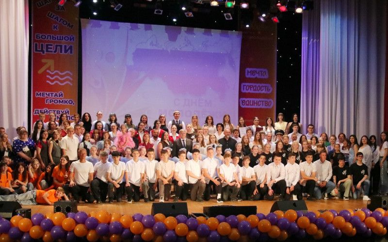 В Новом Осколе прошло торжественное мероприятие, посвящённое Дню молодёжи
