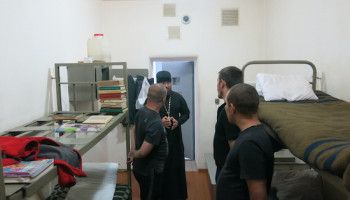 Беседа священника с гражданами нарушившими закон