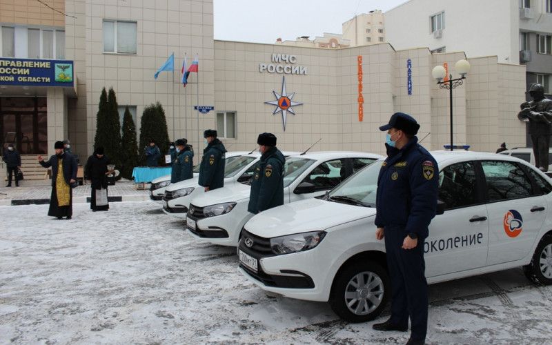 Накануне 30-летия МЧС белгородские спасатели получили новые служебные автомобили