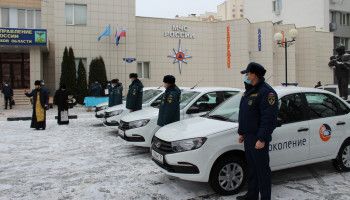 Накануне 30-летия МЧС белгородские спасатели получили новые служебные автомобили
