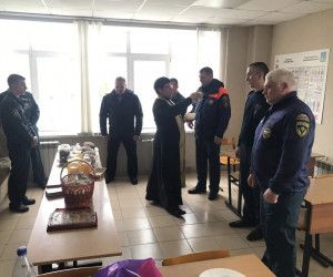 Светлая Пасха приходит к спасателям: Освящение пасхальных снедей в ГУ МЧС по Белгородской области