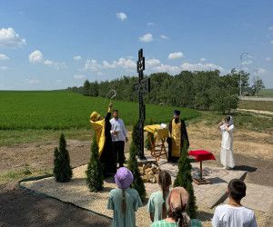 На въезде в село Мелихово освящён новый поклонный Крест