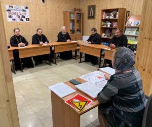 Священнослужители Чернянского благочиния прошли курсы подготовки по пожарной безопасности.