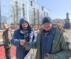 Добровольцы помогают тем, кто без крова