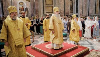 Митрополит Иоанн и епископ Авель совершили Божественную литургию в Исаакиевском соборе