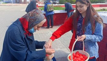 Пасхальное угощение для бездомных и малоимущих