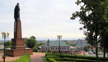 Молодежь не читает книг, бездельничает и не знает историю?