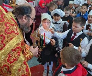 Учащиеся Тростенецкой школы побывали в храме на Светлой Седмице