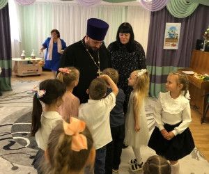 В детский сад "Мозаика" принесли частицу Благодатного огня