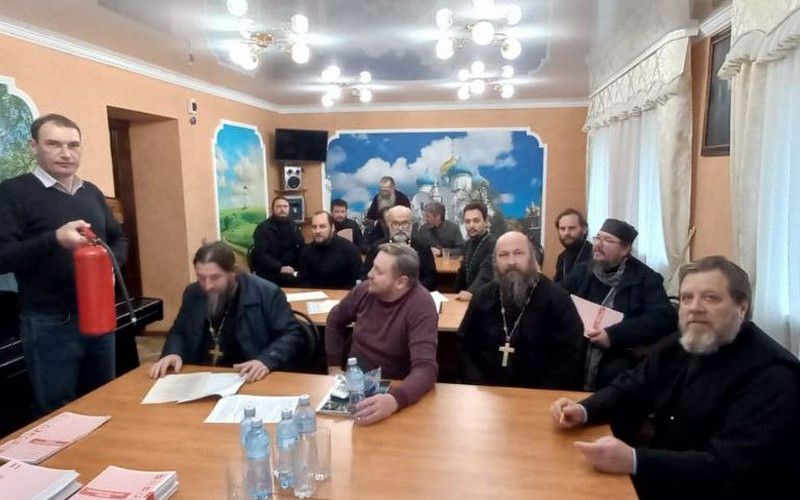 Курсы повышения квалификации по пожарной безопасности провели для духовенства Корочанского благочиния