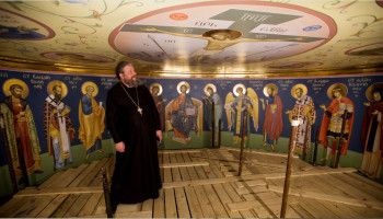 Палехские иконописцы приступили к росписи нижней части Сергиевского храма